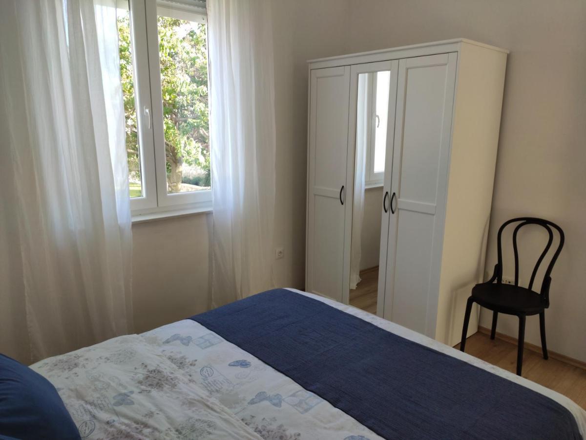 Apartmani Sara 2 Betina  Exterior photo
