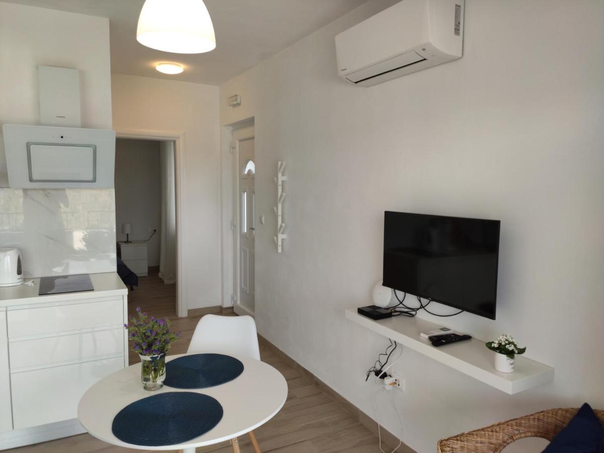 Apartmani Sara 2 Betina  Exterior photo