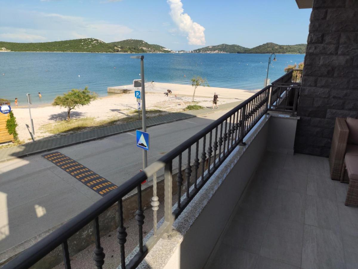 Apartmani Sara 2 Betina  Exterior photo