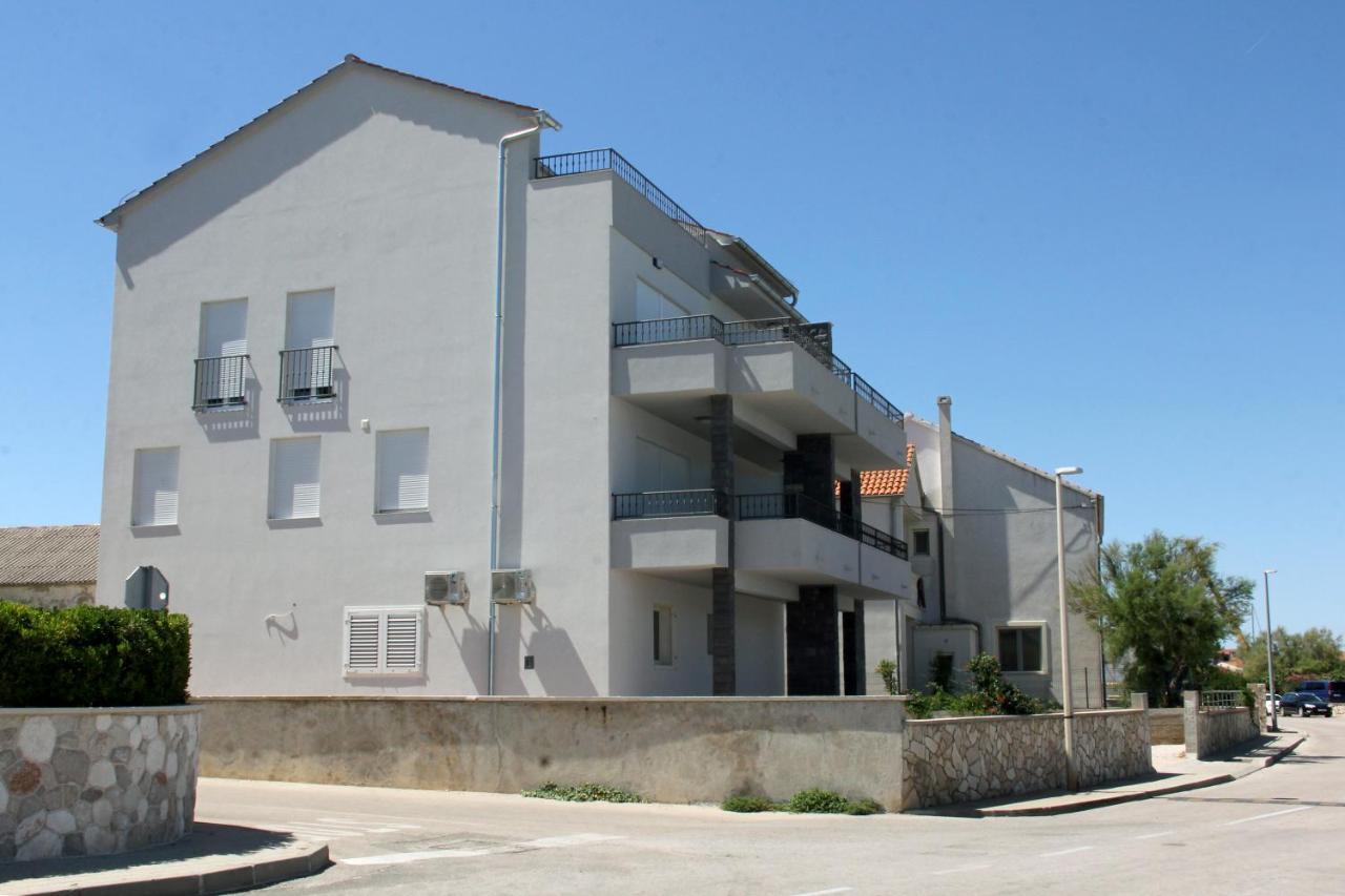 Apartmani Sara 2 Betina  Exterior photo